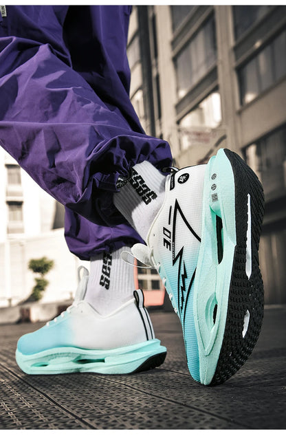 Lightweight breathable running shose with carbon plate for speed & comfort.